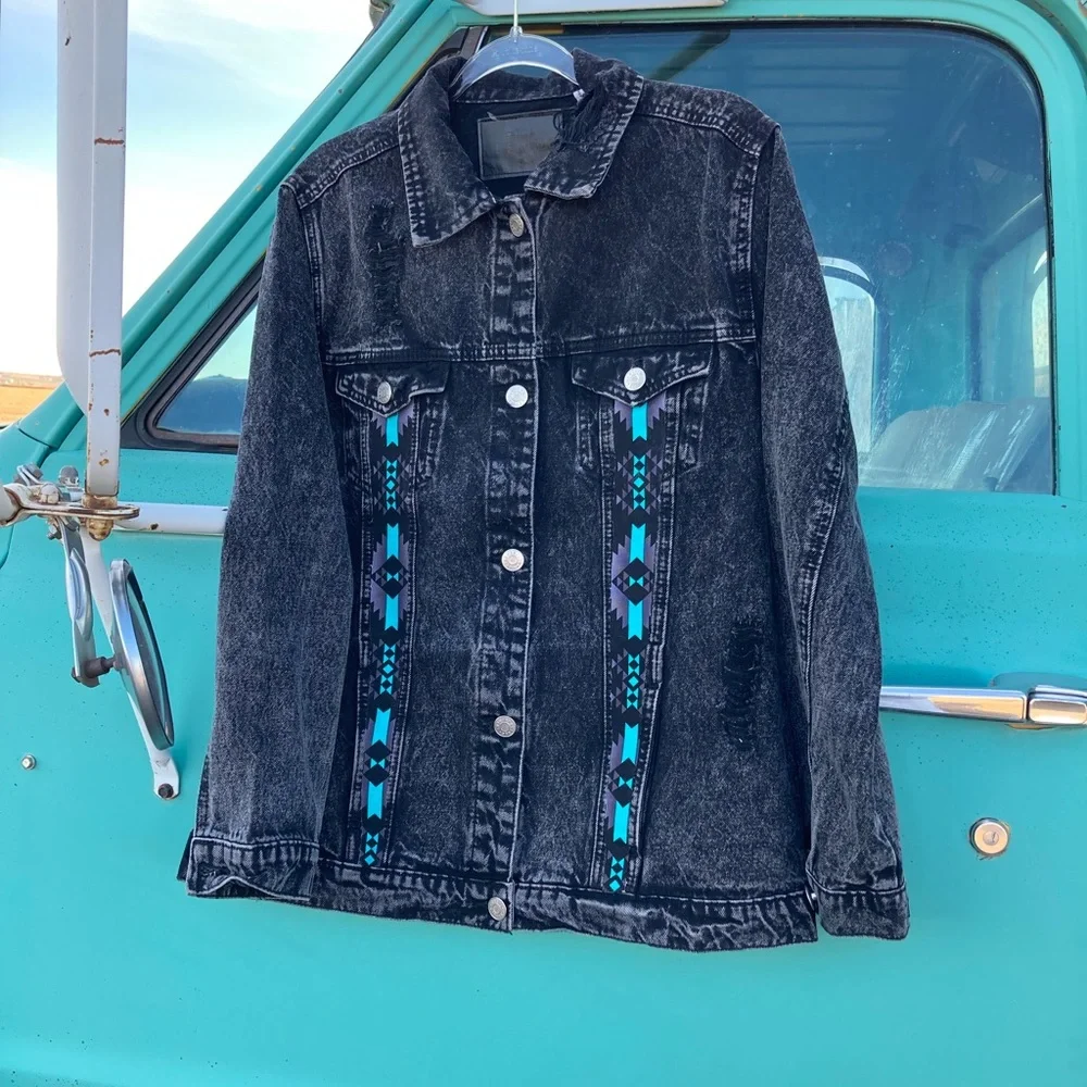 Acid washed black denim jacket! Upcycled with a southwestern touch - Picture 2 of 3